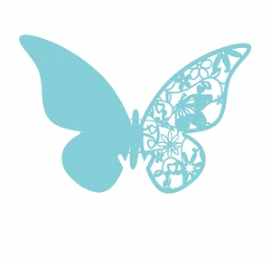 Décoration papillon en papier bleu clair découpé au laser avec ailes ajourées fines