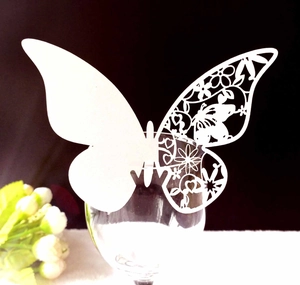 Cartes de Place Papillon Creuses Laser Papier Perlé Décoration de Coupe Pour Mariage Fête Banquet Design Fleur Coeur