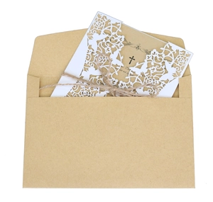 Lot d'invitations de mariage découpées au laser avec motif papillon et papier kraft brun