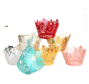 Caissettes à cupcakes couronne découpées au laser en plusieurs couleurs pour décor de gâteau