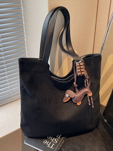 Sac Fourre-tout de Grande Capacité pour Femmes en Suédine Sac à Bandoulière Minimaliste Rétro Avec Pendentif Chien Mignon