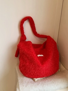 Large Capacity Plush Faux Fur Crossbody Bag For Women Autumn Winter Slouchy Shoulder Hobo Bag Leisure Commuter Tote