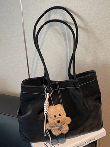 Vintage PU Leather Large Capacity Tote Bag For Women With Contrast Stitching Thread Casual Shoulder Bag Handbag With Plush Bear Charm