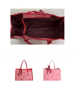Vue double de sacs de mariée montrant le compartiment intérieur et les détails extérieurs