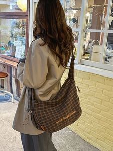 Brown plaid canvas shoulder bag with large capacity and stylish pleated design for women