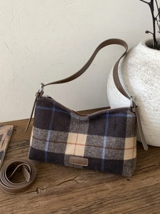 Sac fourre-tout à carreaux minimaliste avec motif vintage marron avec bandoulière en cuir élégante