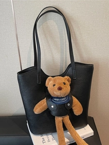 Women Large Capacity PU Leather Tote Bag Vintage Bucket Shoulder Bag With Cute Plush Bear Charm Student Casual Handbag