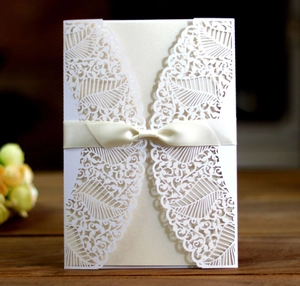 European Laser Cut Wedding Invitation Cards Artificial Pearl Paper Hollow Leaf Lace Design with Satin Ribbon Bow for Party Celebration