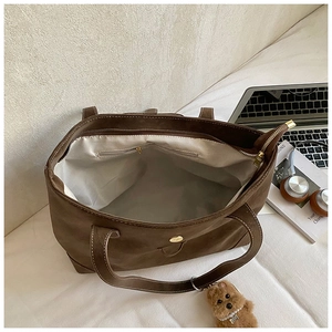 Retro brown large capacity tote bag for women with plush bear charm for daily commute