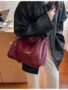 Retro burgundy tote bag in glossy faux leather with elegant beaded charm and gold hardware