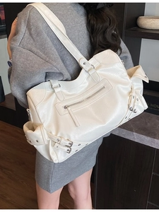 White vintage large capacity shoulder bag with leather texture and rivet details