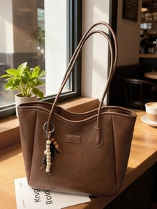 Sac Cabas Grande Capacité en Cuir PU Rétro pour Femmes Sac à Épaule Cousu Mode Avec Charme de Perles en Bois Main Navette