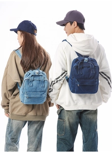 Klassischer Damen-Rucksack aus gewaschenem Denim in hell- und dunkelblauen Stilen
