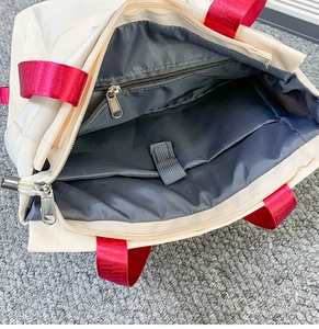 Vue intérieure du sac à dos pour ordinateur avec compartiment rembourré et espace
