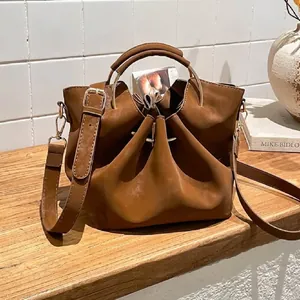 Sac Seau Plissé en Cuir PU Mode pour Femmes Poignée Anneau Métal Bandoulière Réglable Sac à Bandoulière Casual Polyvalent