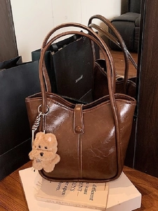 Vintage PU Leather Bucket Bag For Women Large Capacity Shoulder Tote Bag With Plush Charm Commuting Casual Travel Handbag