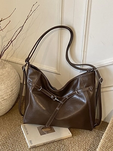 Große dunkelbraune Leder-Tote-Bag mit Vintage-Ölwachs-Finish und silberner Schnalle