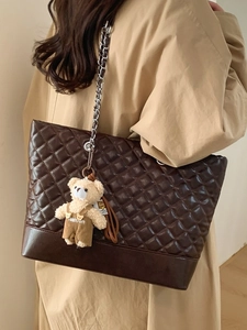Brown quilted chain shoulder bag with cute bear pendant and large capacity