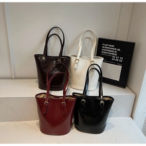Detail showing high-gloss synthetic leather tote bags in four retro colors with adjustable straps