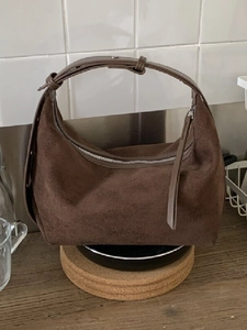 Sac Hobo Minimaliste en PU Texture Daim pour Femmes Sac à Épaule Vintage Demi-Lune Mat Couleur Unie Rétro Sac sous le Bras Sac à Main de Banlieue Quotidien