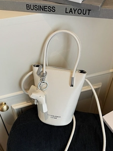 Fashion Women PU Leather Bucket Bag Trendy Crossbody Handbag With Animal Charm Small Versatile Shoulder Bag For Daily Use