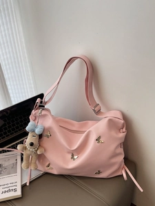 Sac hobo rose avec breloques papillons dorées et pendentif chien en peluche pour femme