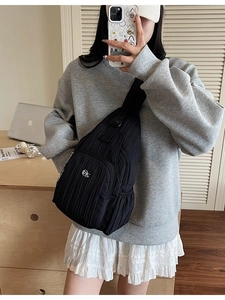 Black pleated sports crossbody bag with metal logo, large capacity nylon shoulder backpack
