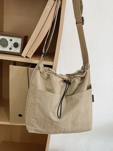 Large Capacity Nylon Drawstring Crossbody Bucket Bag For Women Casual Pleated Shoulder Bag Lightweight Waterproof Tote Bag