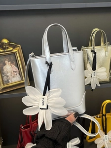 Mode PU Leder Mini Umhängetasche Für Damen Glänzende Metallische Handtasche Mit Großen Blumenanhänger Crossbody Handytasche Daily Tote