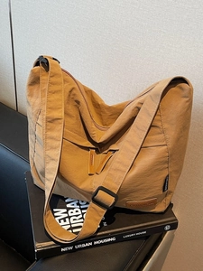 Grand Sac Bandoulière en Toile pour Femme Bandoulière Large Réglable Sac à Épaule Hobo Plissé pour Travail École Quotidien Sac Fourre-Tout