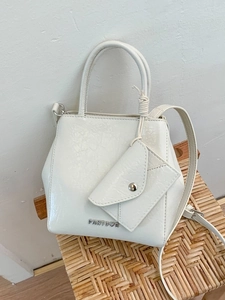 Women Fashion Crinkled PU Leather Shoulder Bag Minimalist Small Bucket Handbag Crossbody Bag With Mini Pouch For Daily Use