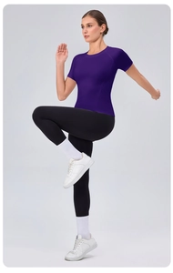 Tight-fit purple short sleeve yoga top featuring quick-dry fabric and raglan sleeve design