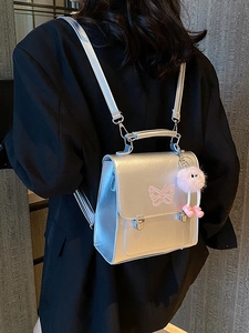 Mini sac à dos argenté pour femme avec broderie papillon rose et pendentif en peluche
