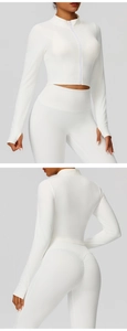 Vues détaillées avant et arrière de l'ensemble de yoga blanc cintré et leggings taille haute