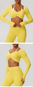 Détail du haut de yoga jaune avec bordure blanche et design dos nu élégant