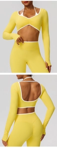 Détail du haut de yoga jaune avec bordure blanche, dos ouvert et passe-pouces