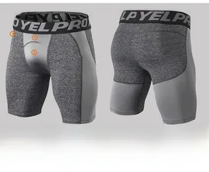 Détails du tissu en mesh respirant et des coutures plates sur ce short de sport pour homme
