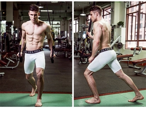 Détail du short de compression blanc montrant la taille élastique et le tissu extensible