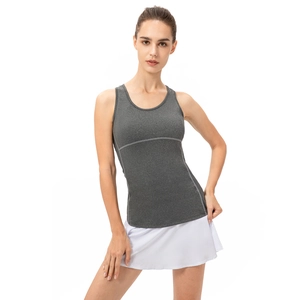Canotta sportiva Pro da donna grigio scuro con gonna bianca per fitness e corsa