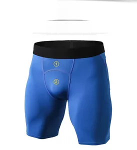 Dettaglio dei pantaloncini sportivi da uomo con inserti in mesh e fascia elastica