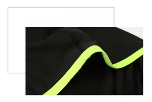 Détail d'une veste de sport noire avec bordures vert fluo contrastées et texture tricot