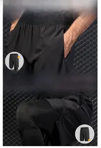 Détails du short de sport noir pour homme avec fente latérale et poche pratique