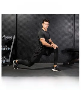 Short de sport pour homme en tissu respirant offrant une coupe ergonomique et extensible