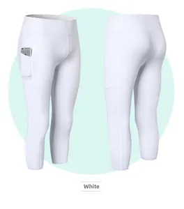 Détail du legging court de yoga blanc à taille haute avec poches latérales pour téléphone