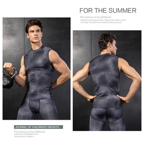 Detail of men's quick-dry compression gym set with grey 3D honeycomb pattern
