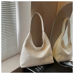 Detail of the cream woven texture and large capacity design of this hobo shoulder bag
