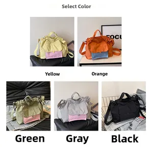 Collage montrant cinq options de couleurs de cabas en nylon avec sangles réglables