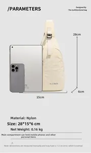 Comparaison de taille du sac bandoulière en nylon blanc 28x15x6cm avec tablette et mobile