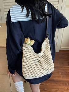 Handmade cream woven tote bag with leather straps and tulip detail for beach vacations