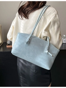 Grand sac cabas bleu clair à poignées nouées élégantes pour les tenues d'été chic